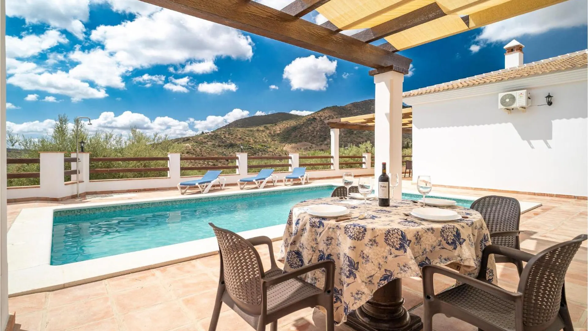 Cozy Home In Periana With Kitchenette Holiday home