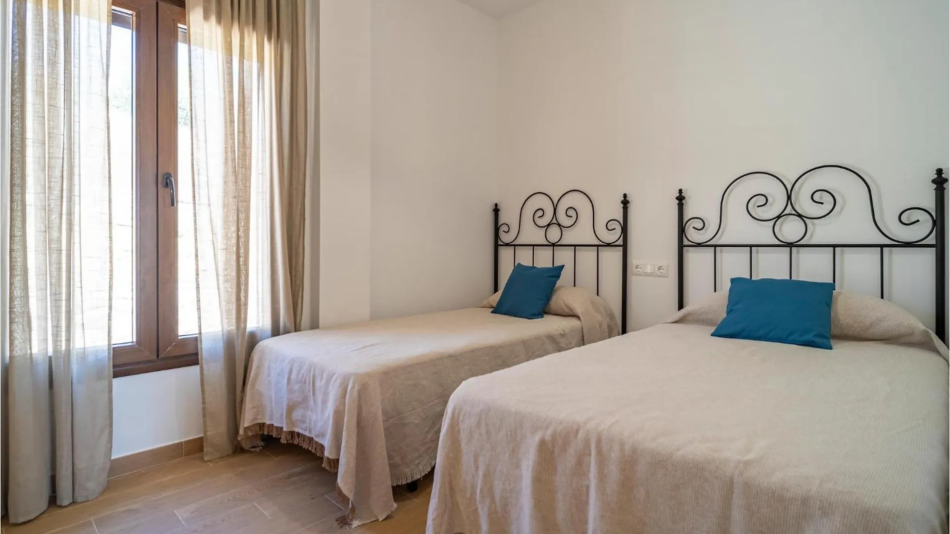 Cozy Home In Periana With Kitchenette Holiday home